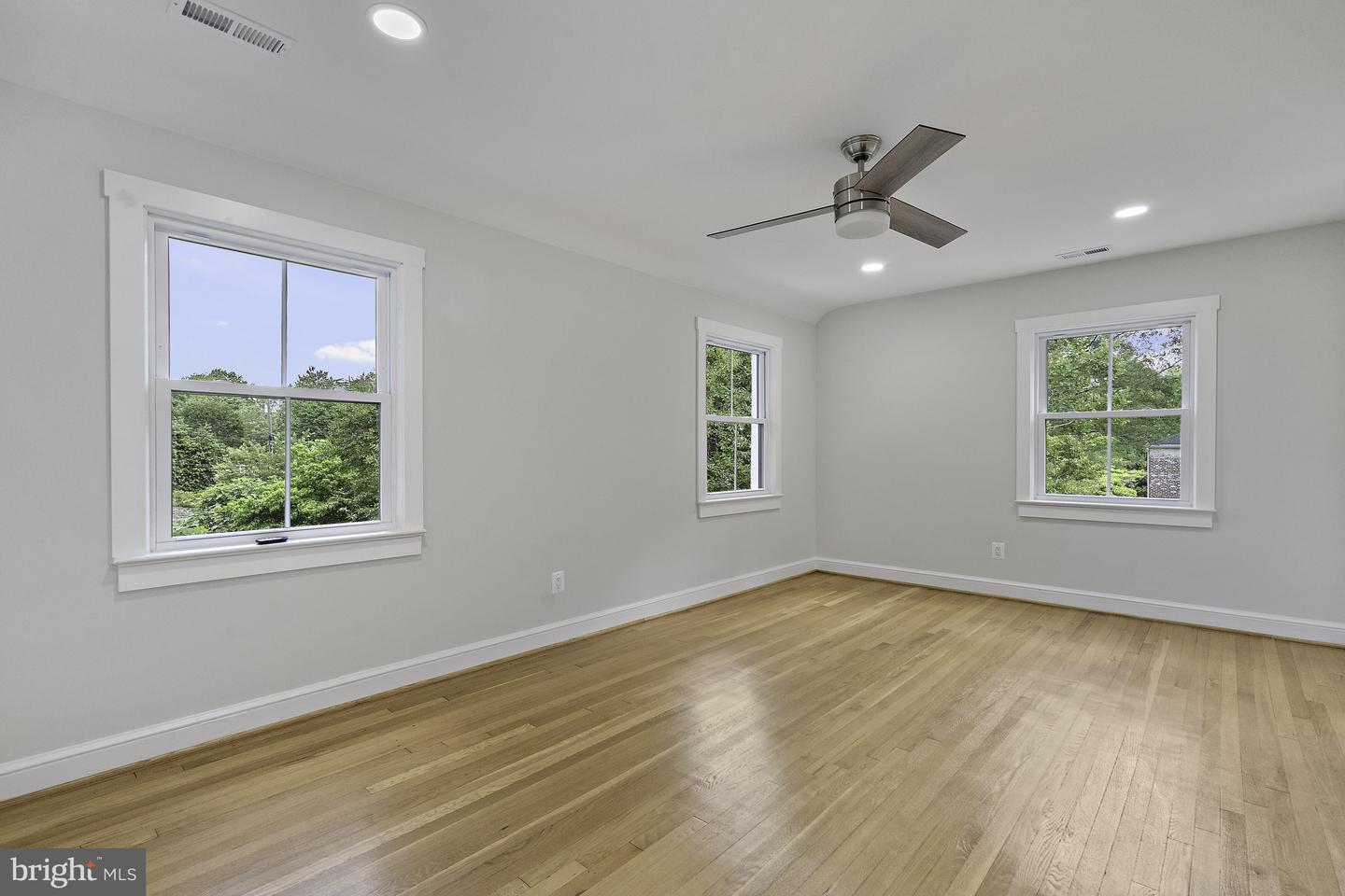 3801 LORCOM LN N, ARLINGTON, Virginia 22207, 3 Bedrooms Bedrooms, ,4 BathroomsBathrooms,Residential,For sale,3801 LORCOM LN N,VAAR2058386 MLS # VAAR2058386