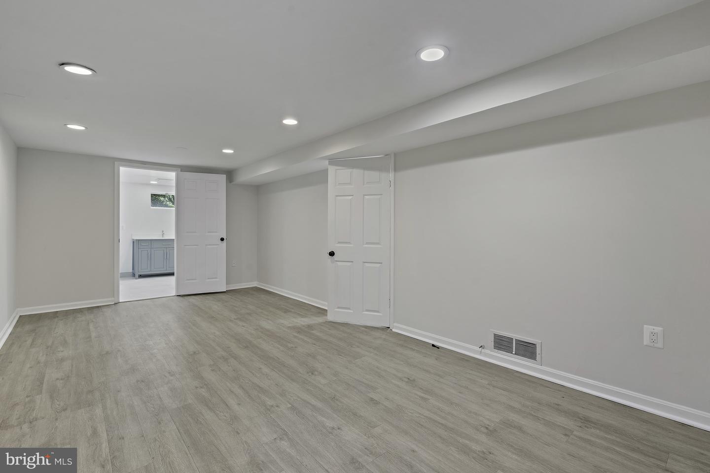 3801 LORCOM LN N, ARLINGTON, Virginia 22207, 3 Bedrooms Bedrooms, ,4 BathroomsBathrooms,Residential,For sale,3801 LORCOM LN N,VAAR2058386 MLS # VAAR2058386