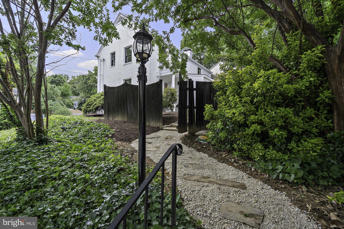 3801 LORCOM LN N, ARLINGTON, Virginia 22207, 3 Bedrooms Bedrooms, ,4 BathroomsBathrooms,Residential,For sale,3801 LORCOM LN N,VAAR2058386 MLS # VAAR2058386