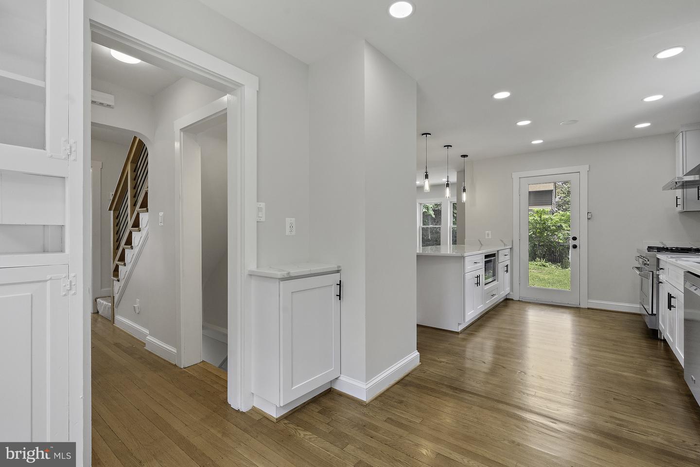 3801 LORCOM LN N, ARLINGTON, Virginia 22207, 3 Bedrooms Bedrooms, ,4 BathroomsBathrooms,Residential,For sale,3801 LORCOM LN N,VAAR2058386 MLS # VAAR2058386