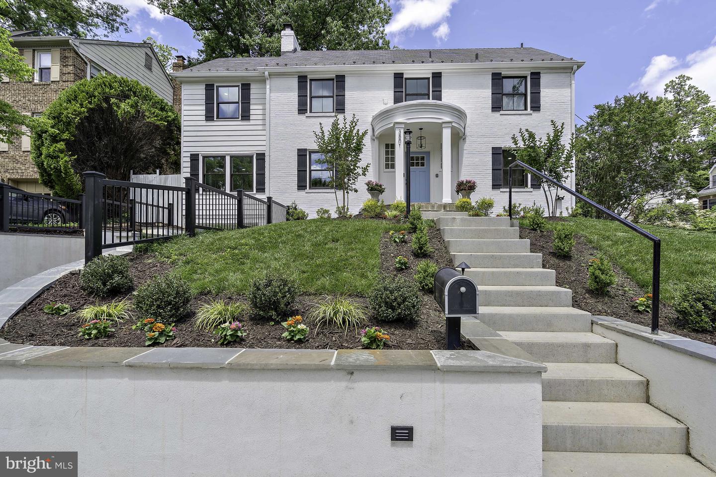 3801 LORCOM LN N, ARLINGTON, Virginia 22207, 3 Bedrooms Bedrooms, ,4 BathroomsBathrooms,Residential,For sale,3801 LORCOM LN N,VAAR2058386 MLS # VAAR2058386