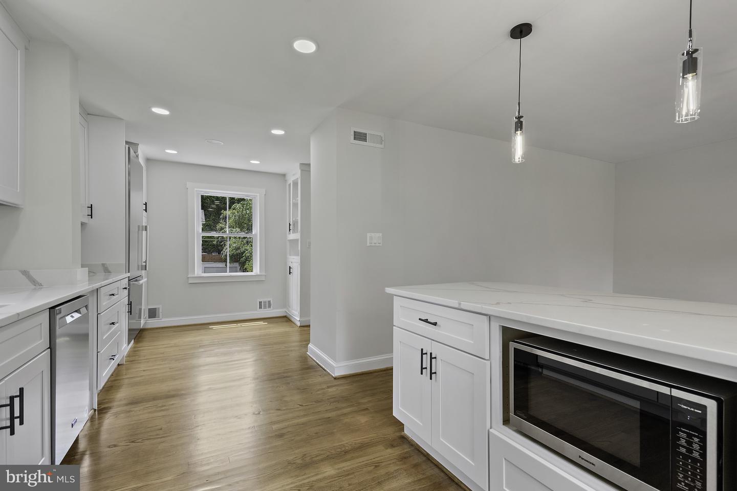 3801 LORCOM LN N, ARLINGTON, Virginia 22207, 3 Bedrooms Bedrooms, ,4 BathroomsBathrooms,Residential,For sale,3801 LORCOM LN N,VAAR2058386 MLS # VAAR2058386