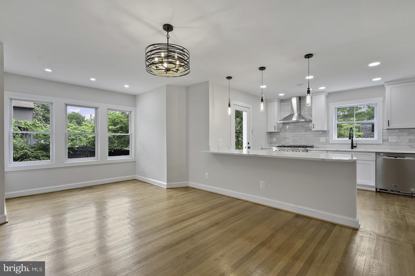 3801 LORCOM LN N, ARLINGTON, Virginia 22207, 3 Bedrooms Bedrooms, ,4 BathroomsBathrooms,Residential,For sale,3801 LORCOM LN N,VAAR2058386 MLS # VAAR2058386