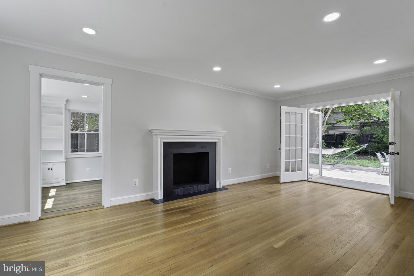 3801 LORCOM LN N, ARLINGTON, Virginia 22207, 3 Bedrooms Bedrooms, ,4 BathroomsBathrooms,Residential,For sale,3801 LORCOM LN N,VAAR2058386 MLS # VAAR2058386