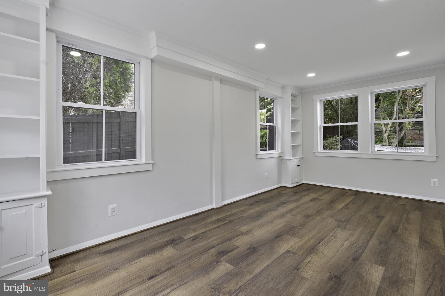 3801 LORCOM LN N, ARLINGTON, Virginia 22207, 3 Bedrooms Bedrooms, ,4 BathroomsBathrooms,Residential,For sale,3801 LORCOM LN N,VAAR2058386 MLS # VAAR2058386