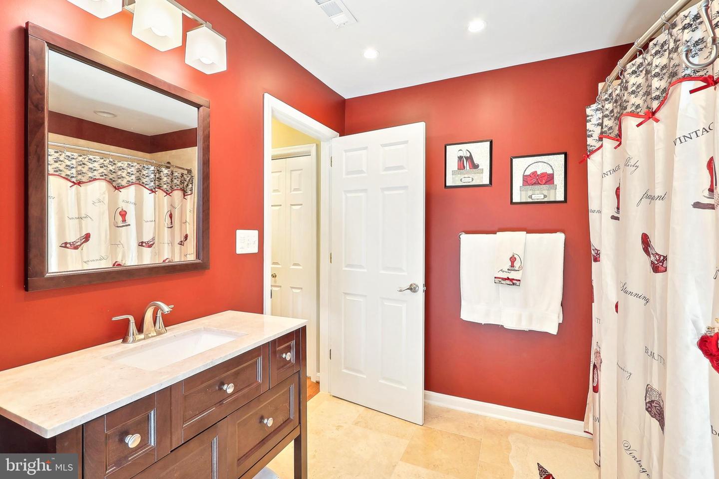 7951 KELLY ANN CT, FAIRFAX STATION, Virginia 22039, 5 Bedrooms Bedrooms, ,5 BathroomsBathrooms,Residential,For sale,7951 KELLY ANN CT,VAFX2244152 MLS # VAFX2244152