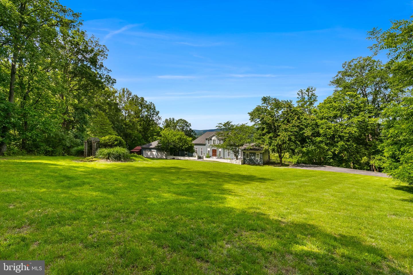 14812 MANOR VIEW, HILLSBORO, Virginia 20132, 4 Bedrooms Bedrooms, ,3 BathroomsBathrooms,Residential,For sale,14812 MANOR VIEW,VALO2098280 MLS # VALO2098280