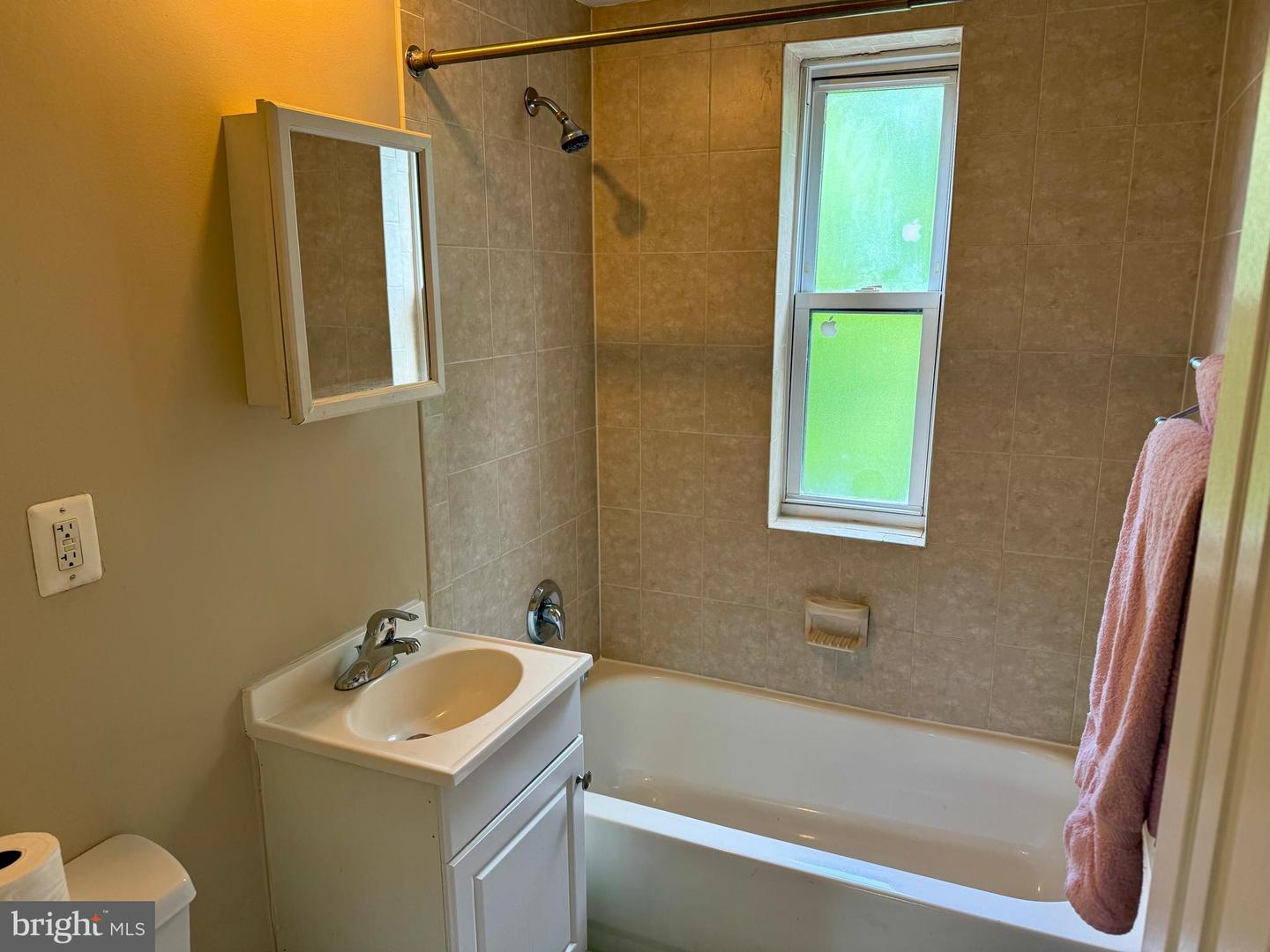 4212 BENNING RD NE #6, WASHINGTON, District Of Columbia 20019, 2 Bedrooms Bedrooms, ,1 BathroomBathrooms,Residential,For sale,4212 BENNING RD NE #6,DCDC2203142 MLS # DCDC2203142