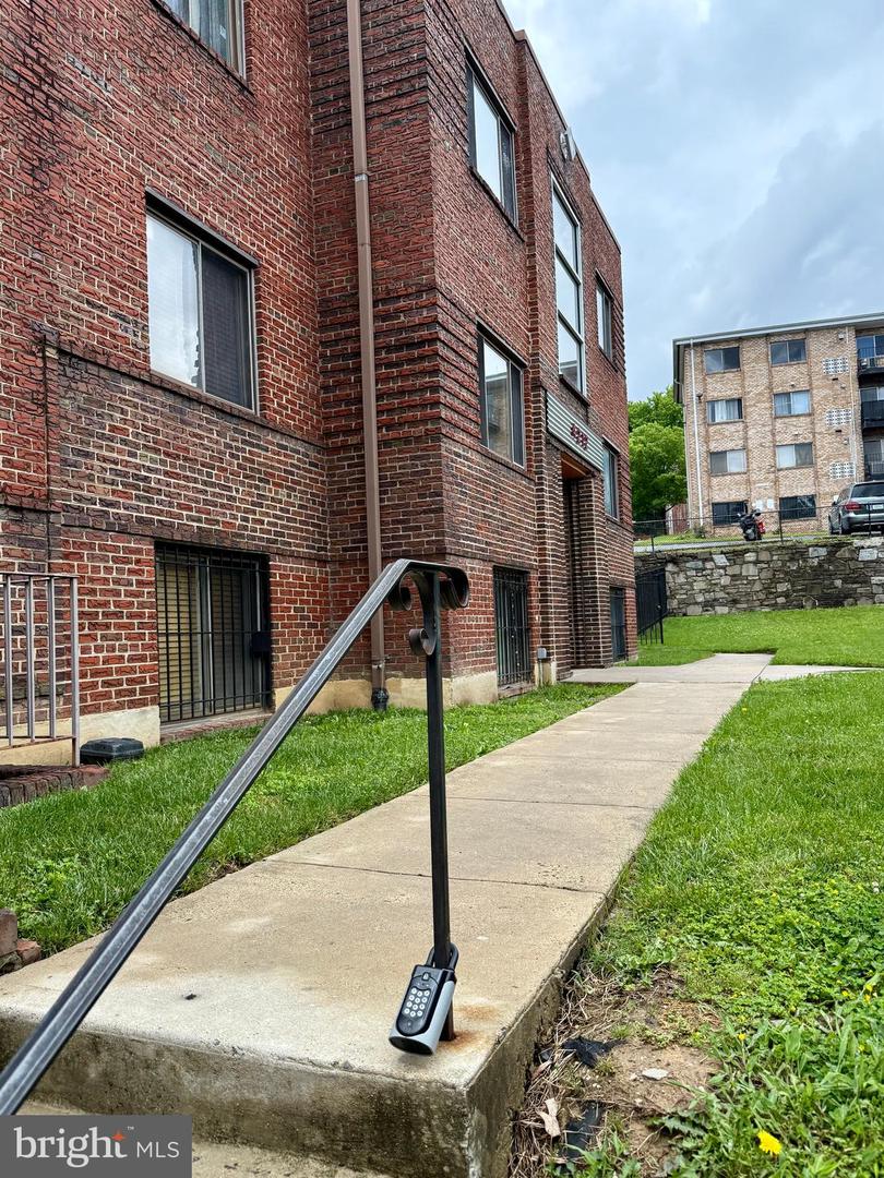 4212 BENNING RD NE #6, WASHINGTON, District Of Columbia 20019, 2 Bedrooms Bedrooms, ,1 BathroomBathrooms,Residential,For sale,4212 BENNING RD NE #6,DCDC2203142 MLS # DCDC2203142