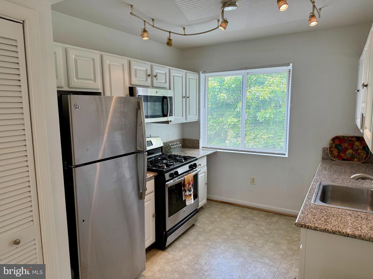 4212 BENNING RD NE #6, WASHINGTON, District Of Columbia 20019, 2 Bedrooms Bedrooms, ,1 BathroomBathrooms,Residential,For sale,4212 BENNING RD NE #6,DCDC2203142 MLS # DCDC2203142
