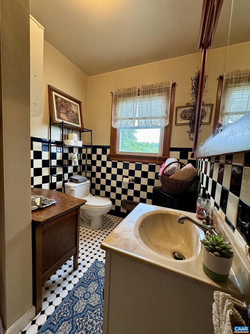 1820 SPRINGHILL RD, STAUNTON, Virginia 24401, 4 Bedrooms Bedrooms, ,3 BathroomsBathrooms,Residential,For sale,1820 SPRINGHILL RD,665103 MLS # 665103