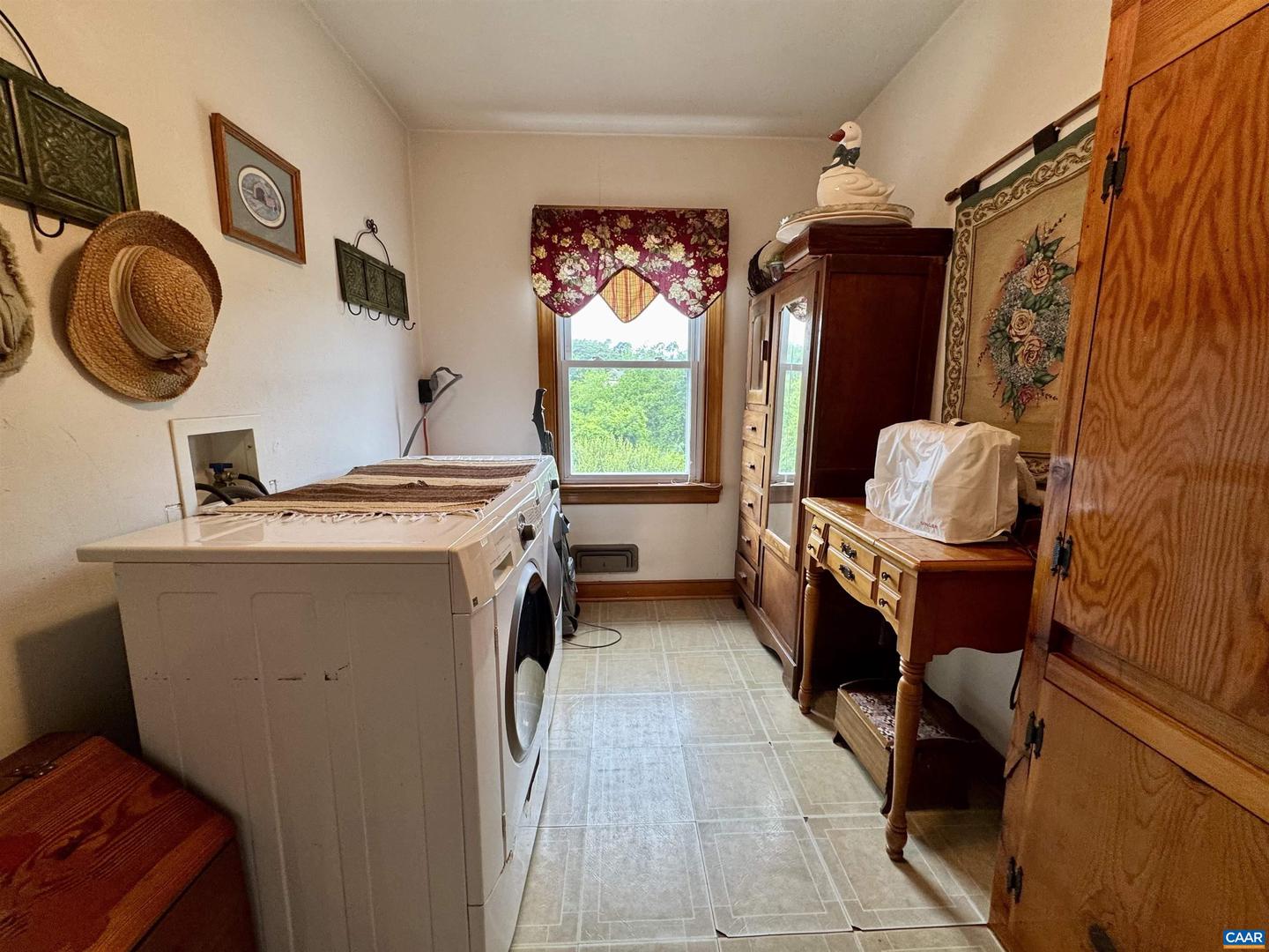1820 SPRINGHILL RD, STAUNTON, Virginia 24401, 4 Bedrooms Bedrooms, ,3 BathroomsBathrooms,Residential,For sale,1820 SPRINGHILL RD,665103 MLS # 665103