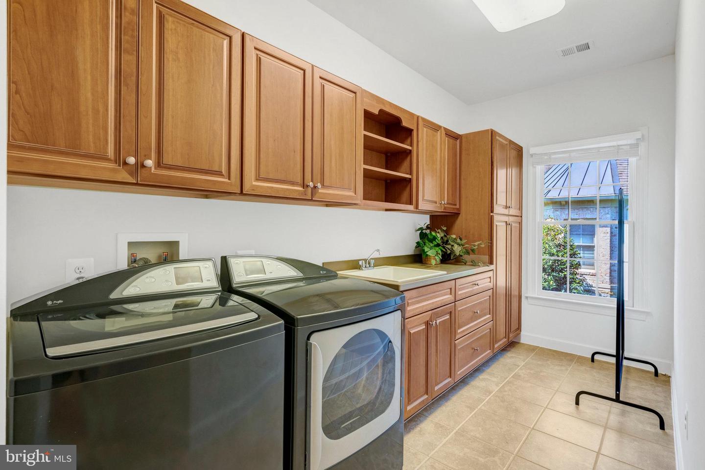 13796 NECKLACE CT, CHANTILLY, Virginia 20151, 6 Bedrooms Bedrooms, ,6 BathroomsBathrooms,Residential,For sale,13796 NECKLACE CT,VAFX2244154 MLS # VAFX2244154