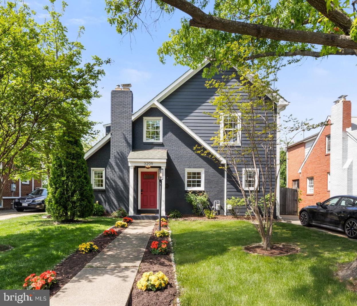 3209 12TH ST S, ARLINGTON, Virginia 22204, 4 Bedrooms Bedrooms, ,4 BathroomsBathrooms,Residential,For sale,3209 12TH ST S,VAAR2058428 MLS # VAAR2058428