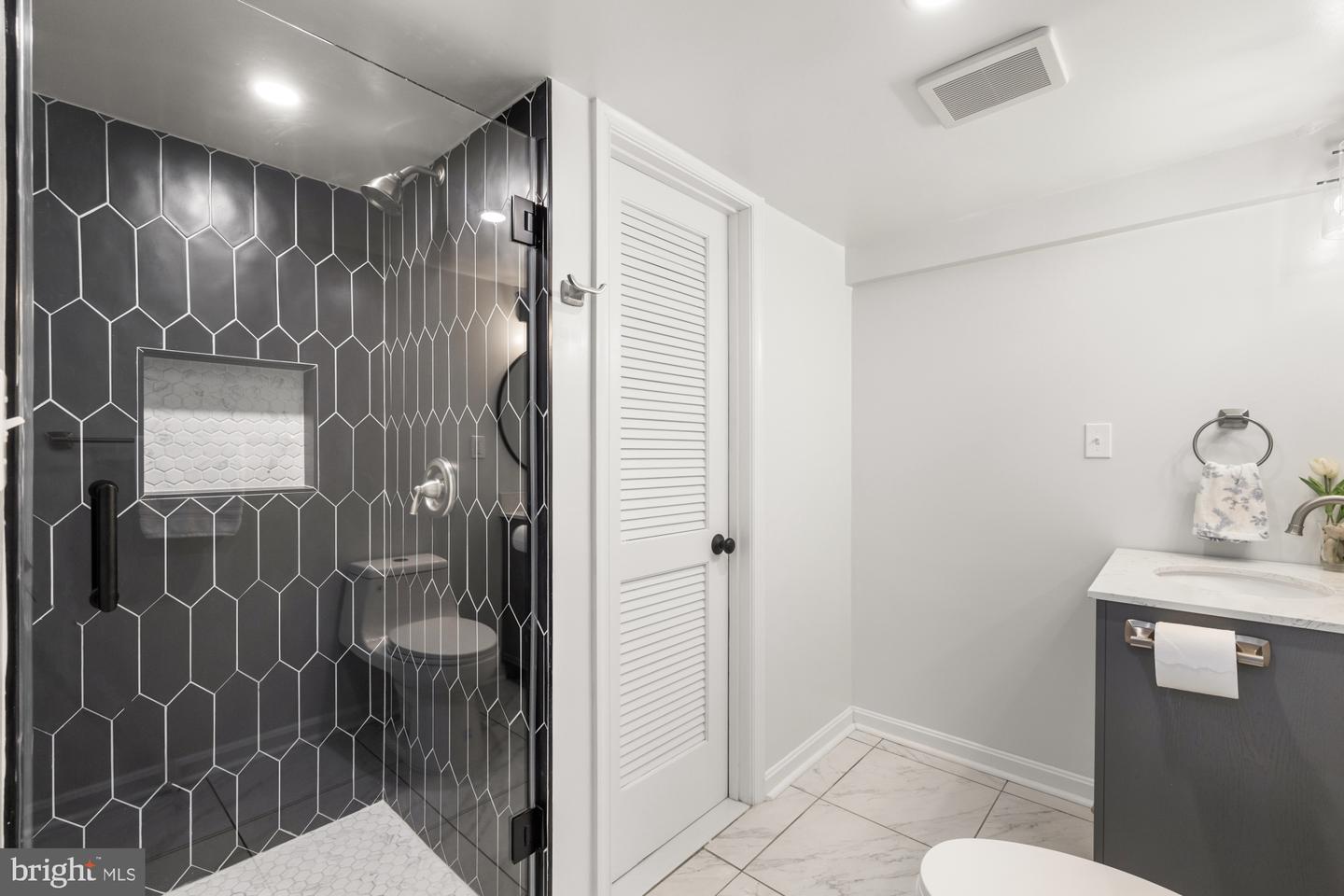 3209 12TH ST S, ARLINGTON, Virginia 22204, 4 Bedrooms Bedrooms, ,4 BathroomsBathrooms,Residential,For sale,3209 12TH ST S,VAAR2058428 MLS # VAAR2058428