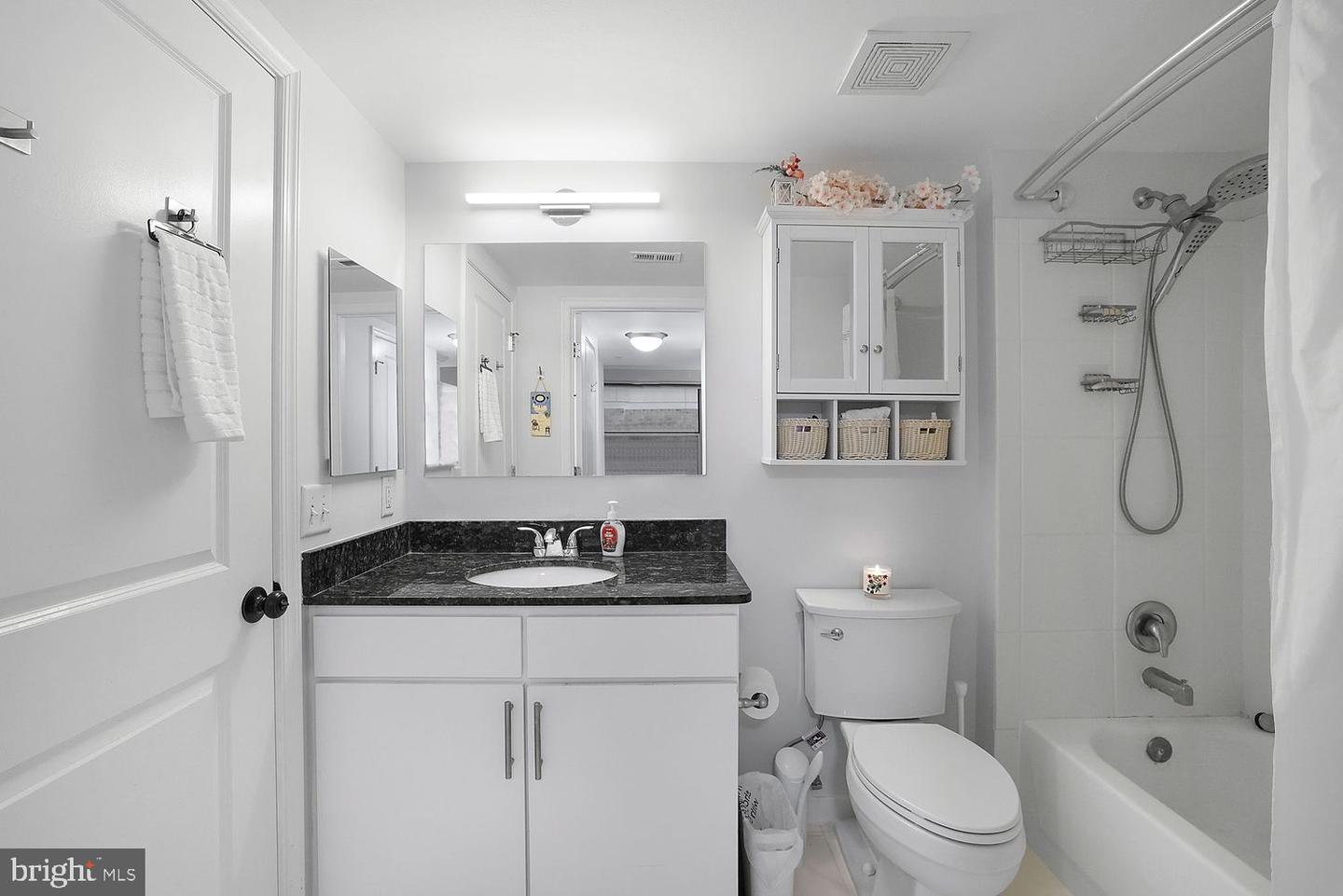 915 E ST NW #403, WASHINGTON, District Of Columbia 20004, 1 Bedroom Bedrooms, ,1 BathroomBathrooms,Residential,For sale,915 E ST NW #403,DCDC2203210 MLS # DCDC2203210