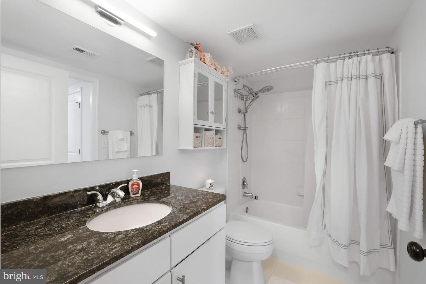 915 E ST NW #403, WASHINGTON, District Of Columbia 20004, 1 Bedroom Bedrooms, ,1 BathroomBathrooms,Residential,For sale,915 E ST NW #403,DCDC2203210 MLS # DCDC2203210
