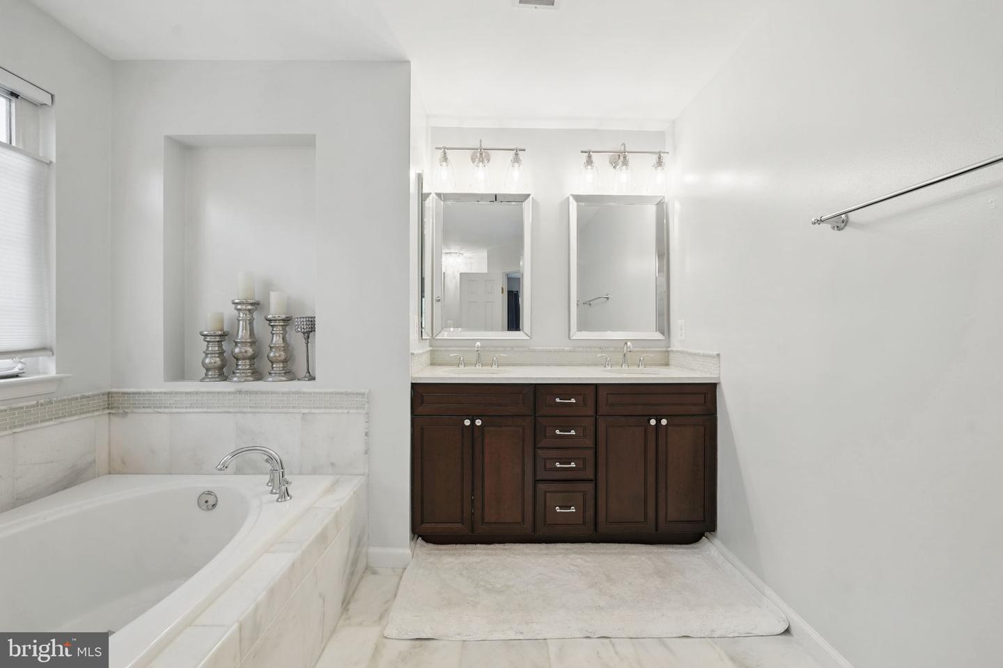 25892 PINEBLUFF, CHANTILLY, Virginia 20152, 4 Bedrooms Bedrooms, ,3 BathroomsBathrooms,Residential,For sale,25892 PINEBLUFF,VALO2098308 MLS # VALO2098308