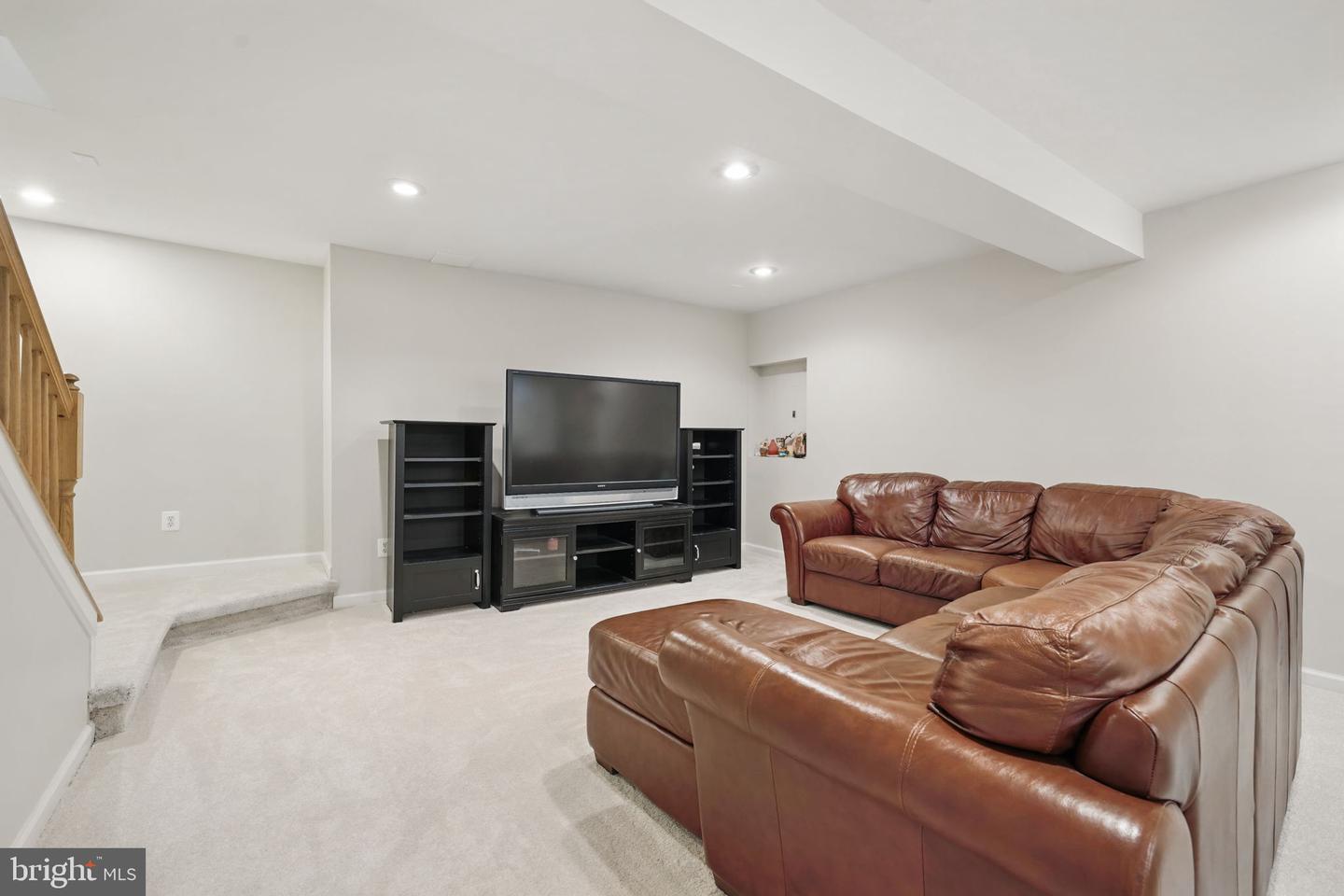 25892 PINEBLUFF, CHANTILLY, Virginia 20152, 4 Bedrooms Bedrooms, ,3 BathroomsBathrooms,Residential,For sale,25892 PINEBLUFF,VALO2098308 MLS # VALO2098308