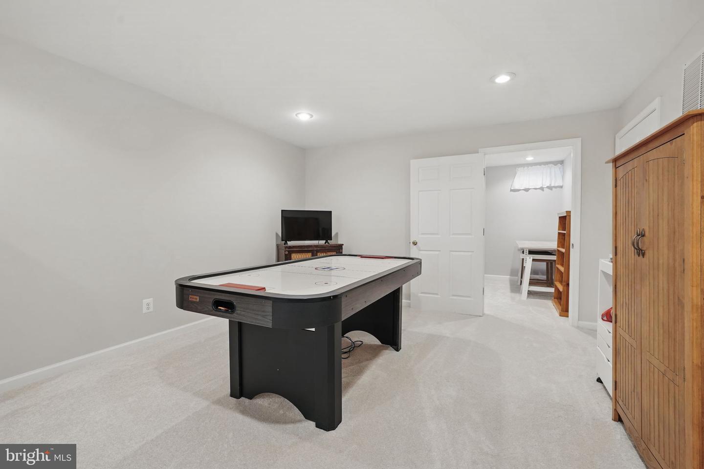 25892 PINEBLUFF, CHANTILLY, Virginia 20152, 4 Bedrooms Bedrooms, ,3 BathroomsBathrooms,Residential,For sale,25892 PINEBLUFF,VALO2098308 MLS # VALO2098308