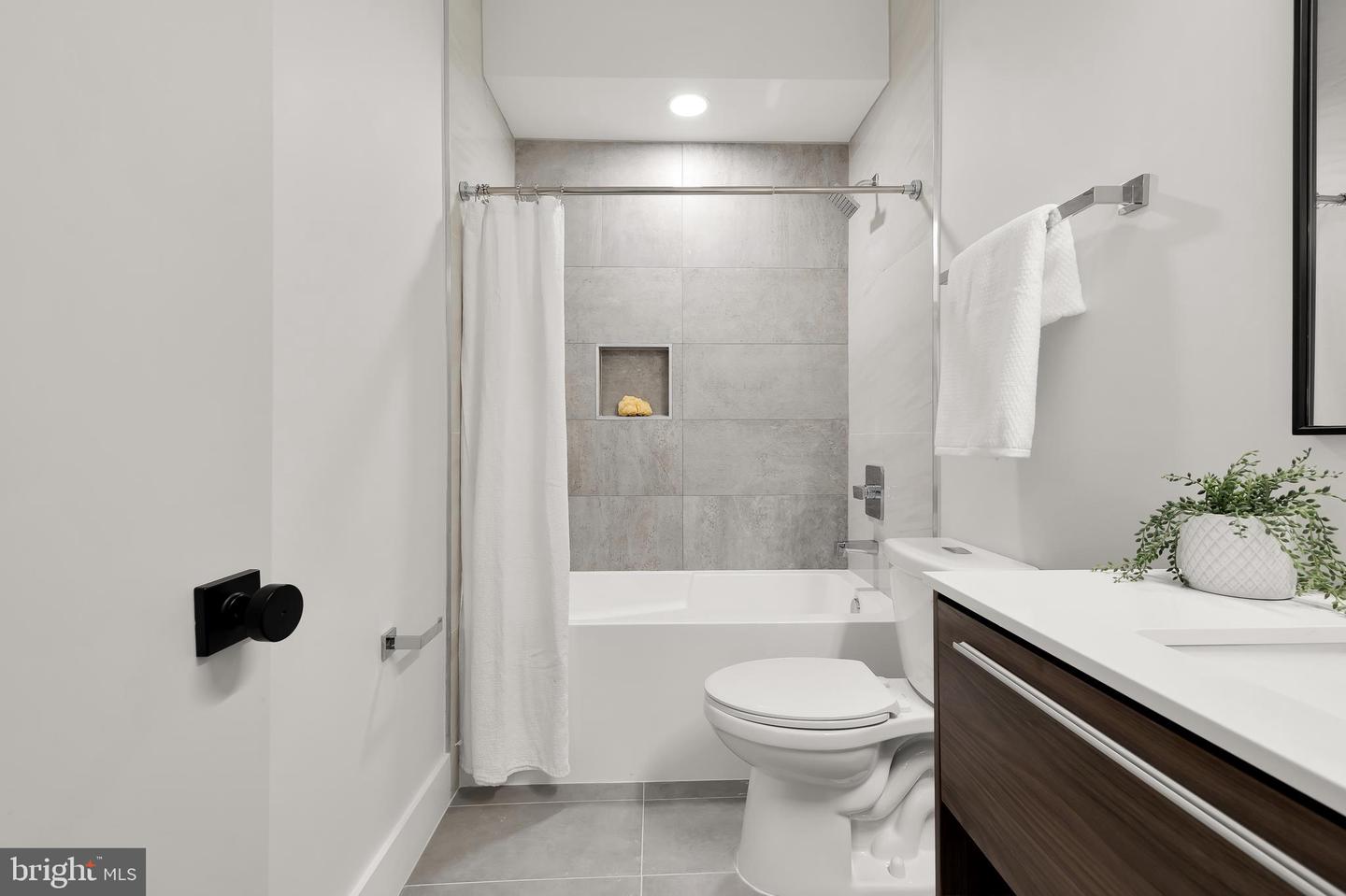 3934 14TH ST NW #101, WASHINGTON, District Of Columbia 20011, 2 Bedrooms Bedrooms, ,1 BathroomBathrooms,Residential,For sale,3934 14TH ST NW #101,DCDC2203232 MLS # DCDC2203232