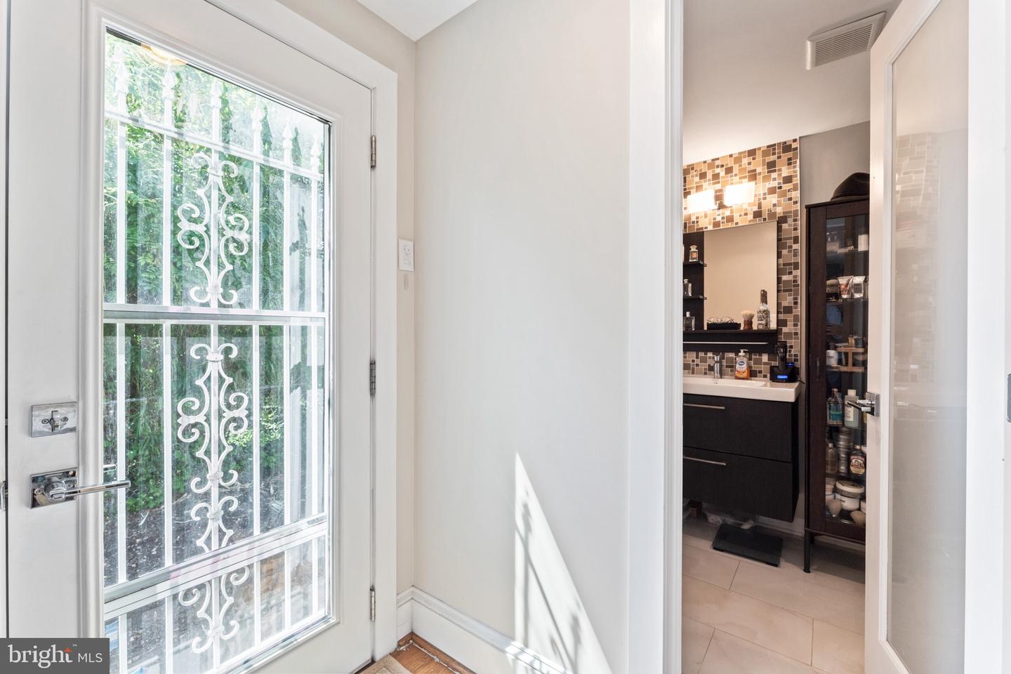 3129 7TH ST N, ARLINGTON, Virginia 22201, 2 Bedrooms Bedrooms, ,2 BathroomsBathrooms,Residential,For sale,3129 7TH ST N,VAAR2058442 MLS # VAAR2058442