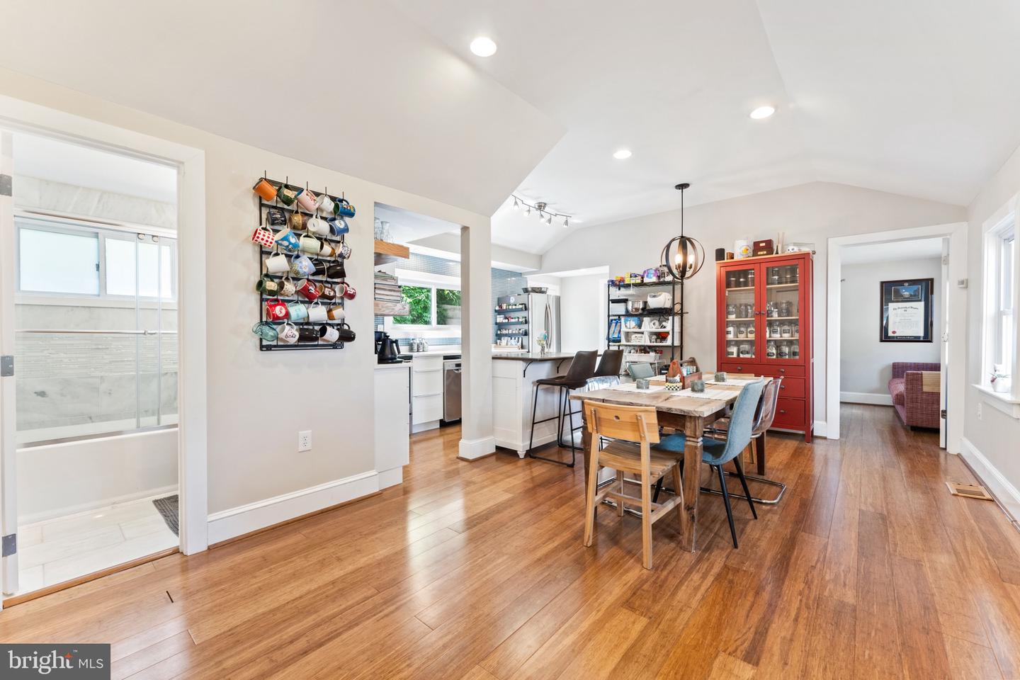 3129 7TH ST N, ARLINGTON, Virginia 22201, 2 Bedrooms Bedrooms, ,2 BathroomsBathrooms,Residential,For sale,3129 7TH ST N,VAAR2058442 MLS # VAAR2058442