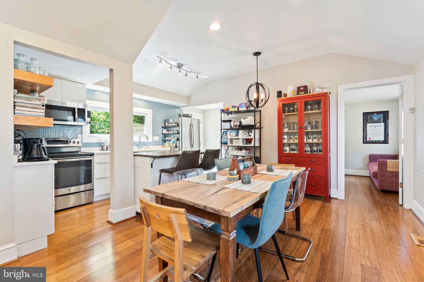 3129 7TH ST N, ARLINGTON, Virginia 22201, 2 Bedrooms Bedrooms, ,2 BathroomsBathrooms,Residential,For sale,3129 7TH ST N,VAAR2058442 MLS # VAAR2058442