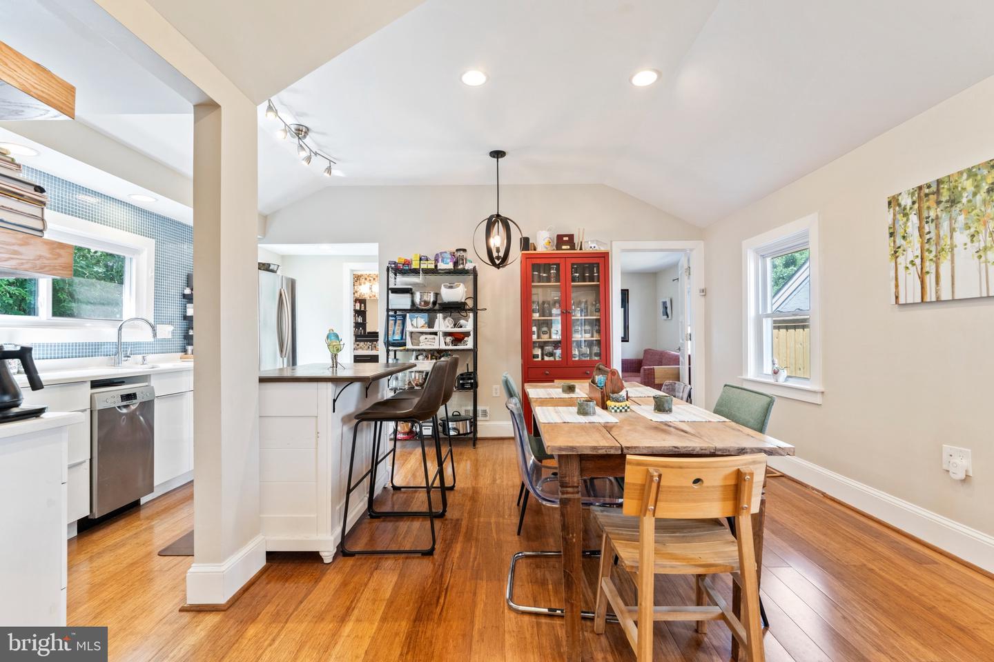 3129 7TH ST N, ARLINGTON, Virginia 22201, 2 Bedrooms Bedrooms, ,2 BathroomsBathrooms,Residential,For sale,3129 7TH ST N,VAAR2058442 MLS # VAAR2058442