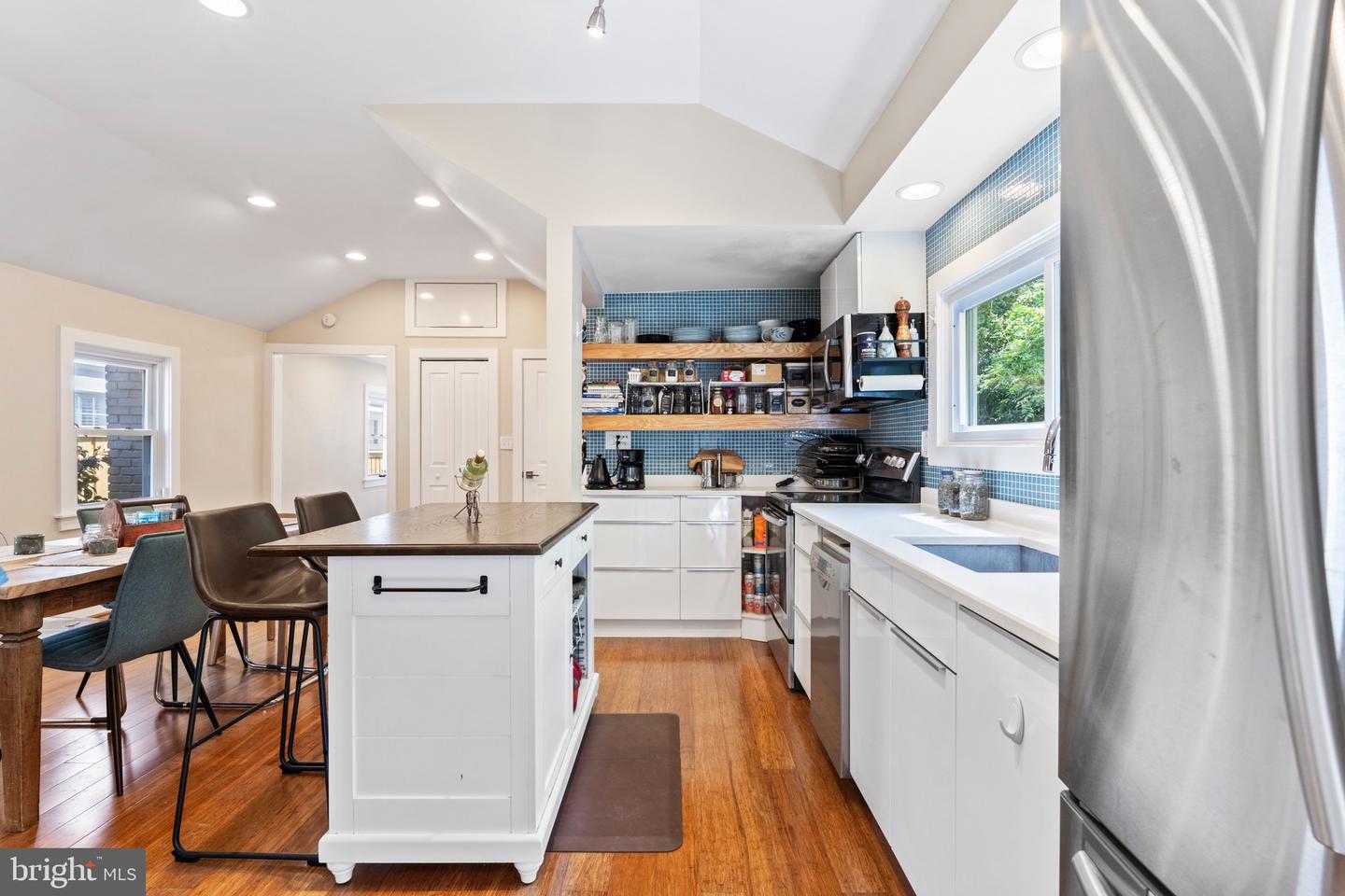 3129 7TH ST N, ARLINGTON, Virginia 22201, 2 Bedrooms Bedrooms, ,2 BathroomsBathrooms,Residential,For sale,3129 7TH ST N,VAAR2058442 MLS # VAAR2058442