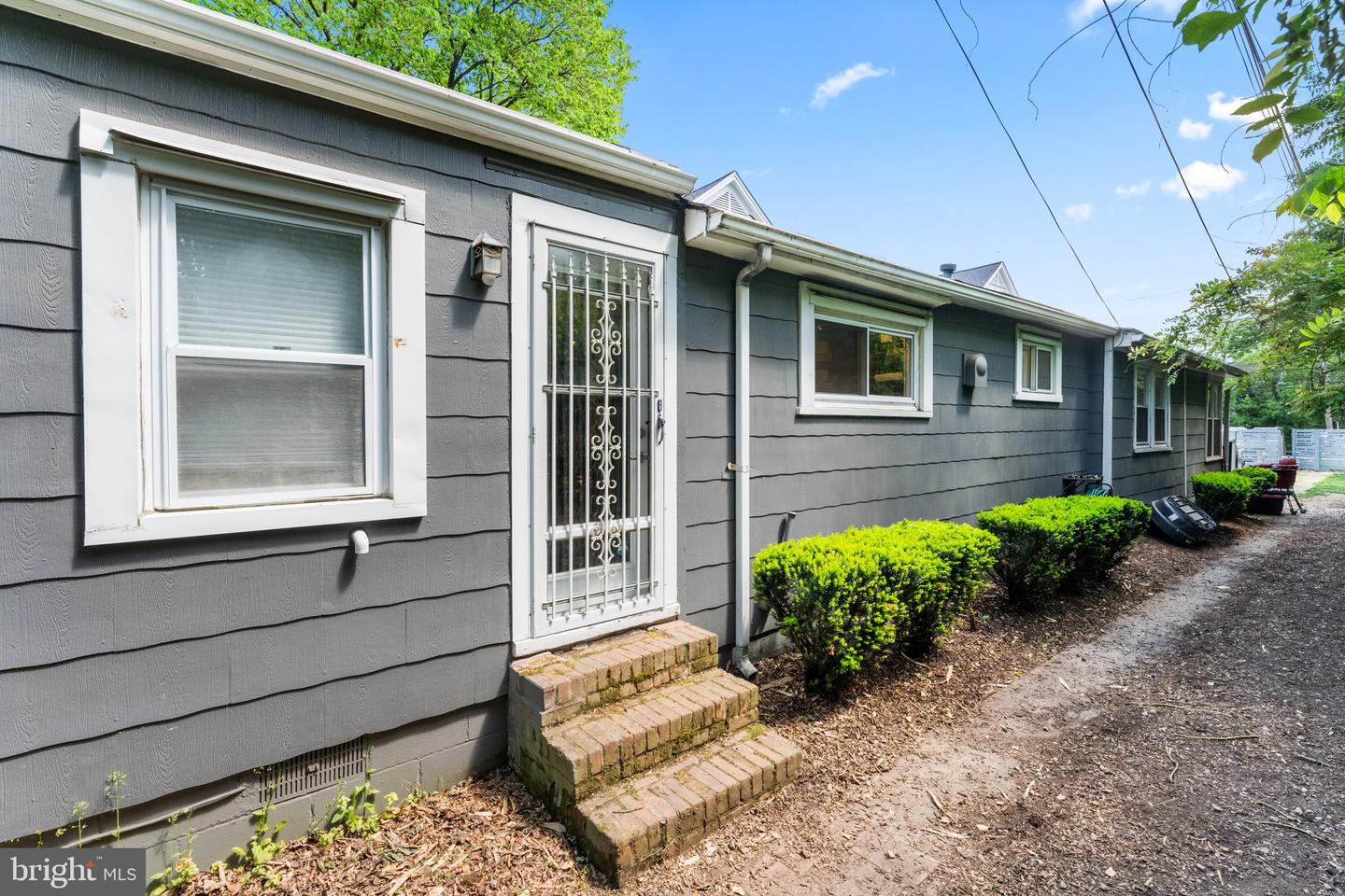 3129 7TH ST N, ARLINGTON, Virginia 22201, 2 Bedrooms Bedrooms, ,2 BathroomsBathrooms,Residential,For sale,3129 7TH ST N,VAAR2058442 MLS # VAAR2058442