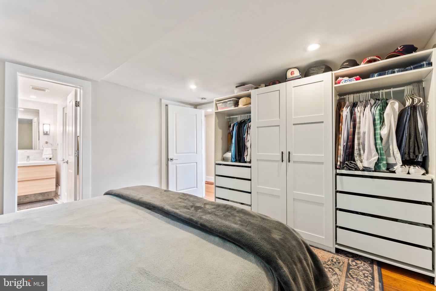 3129 7TH ST N, ARLINGTON, Virginia 22201, 2 Bedrooms Bedrooms, ,2 BathroomsBathrooms,Residential,For sale,3129 7TH ST N,VAAR2058442 MLS # VAAR2058442