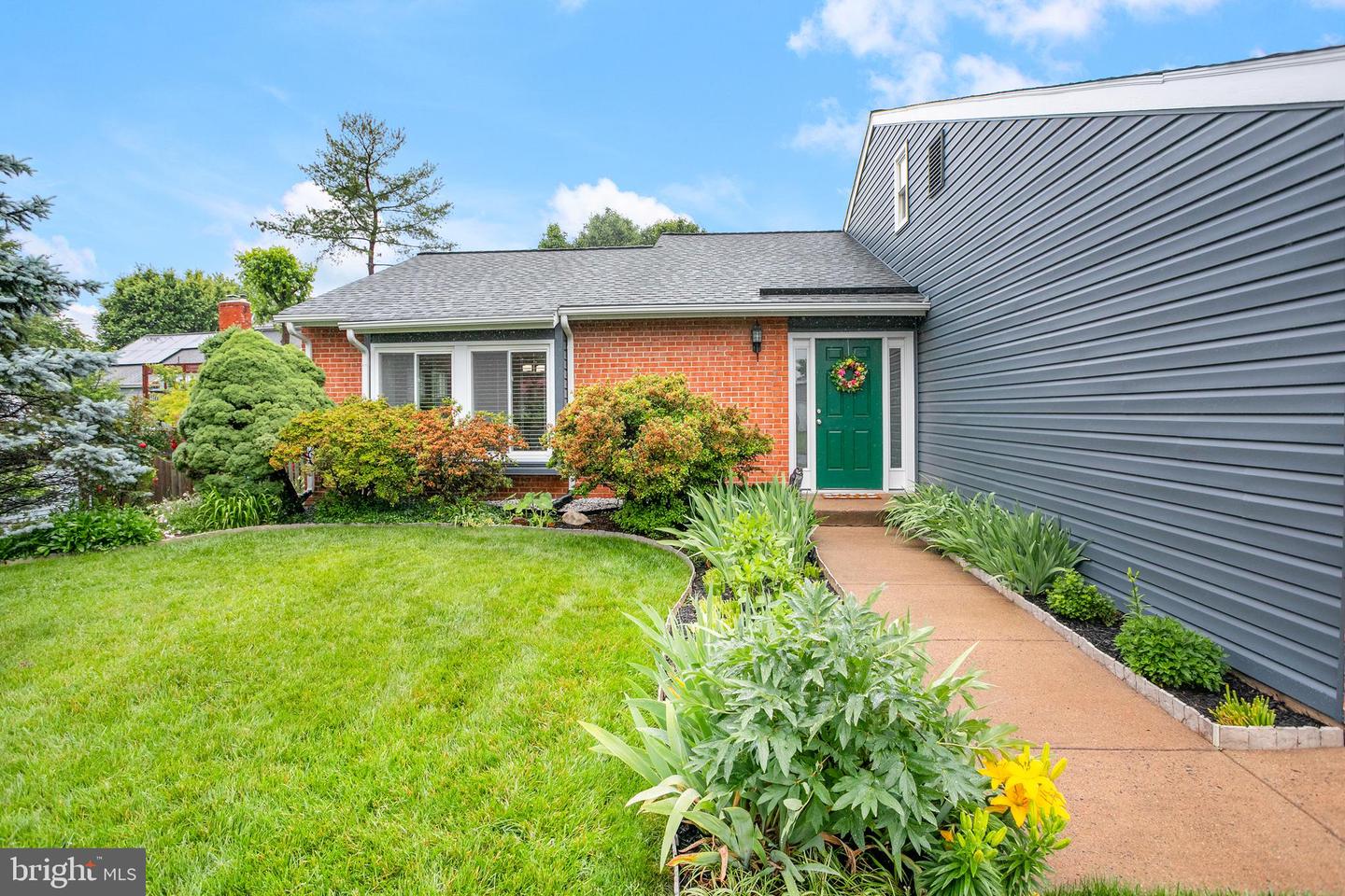 261 E JUNIPER AVE, STERLING, Virginia 20164, 3 Bedrooms Bedrooms, ,2 BathroomsBathrooms,Residential,For sale,261 E JUNIPER AVE,VALO2098342 MLS # VALO2098342