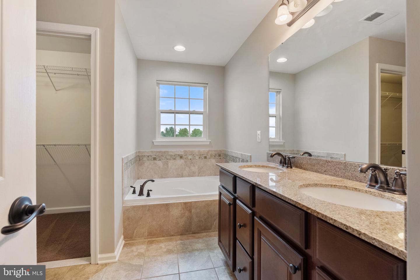 9 EISENTOWN DR, LOVETTSVILLE, Virginia 20180, 5 Bedrooms Bedrooms, ,3 BathroomsBathrooms,Residential,For sale,9 EISENTOWN DR,VALO2098350 MLS # VALO2098350