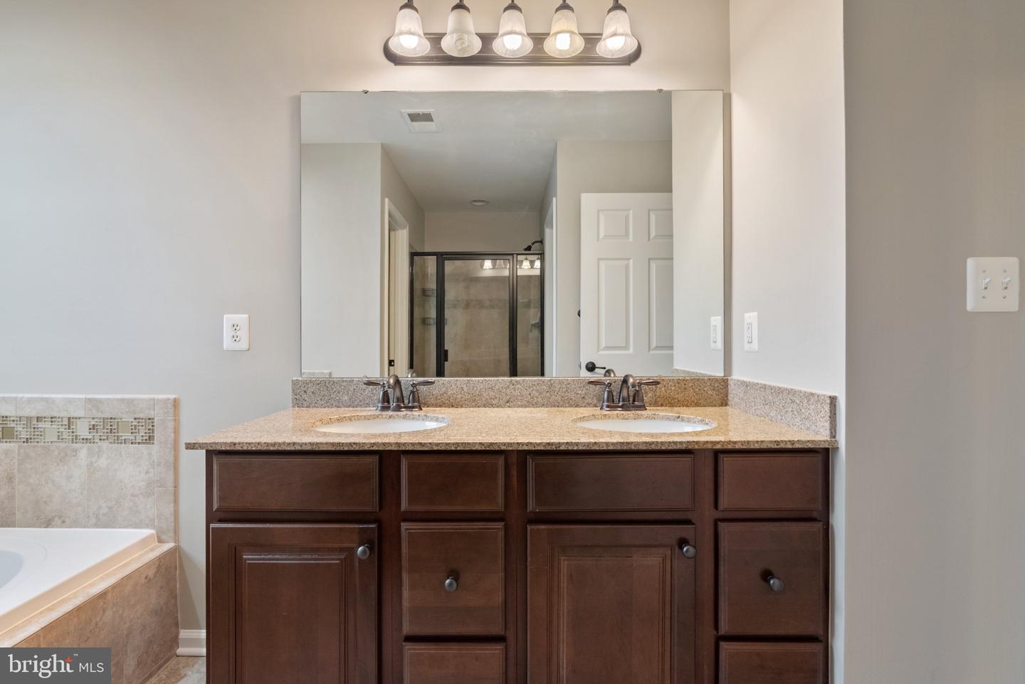 9 EISENTOWN DR, LOVETTSVILLE, Virginia 20180, 5 Bedrooms Bedrooms, ,3 BathroomsBathrooms,Residential,For sale,9 EISENTOWN DR,VALO2098350 MLS # VALO2098350