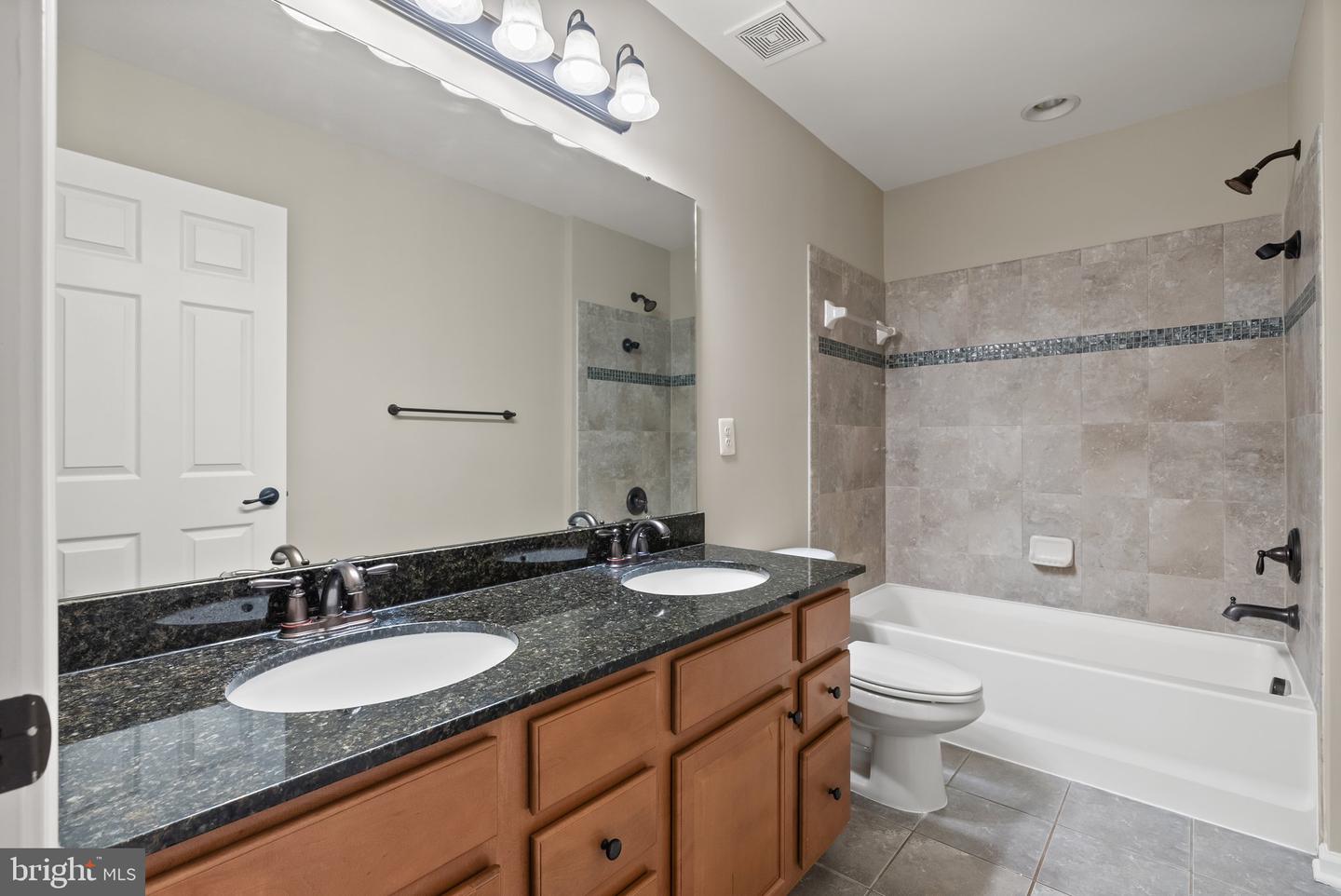9 EISENTOWN DR, LOVETTSVILLE, Virginia 20180, 5 Bedrooms Bedrooms, ,3 BathroomsBathrooms,Residential,For sale,9 EISENTOWN DR,VALO2098350 MLS # VALO2098350