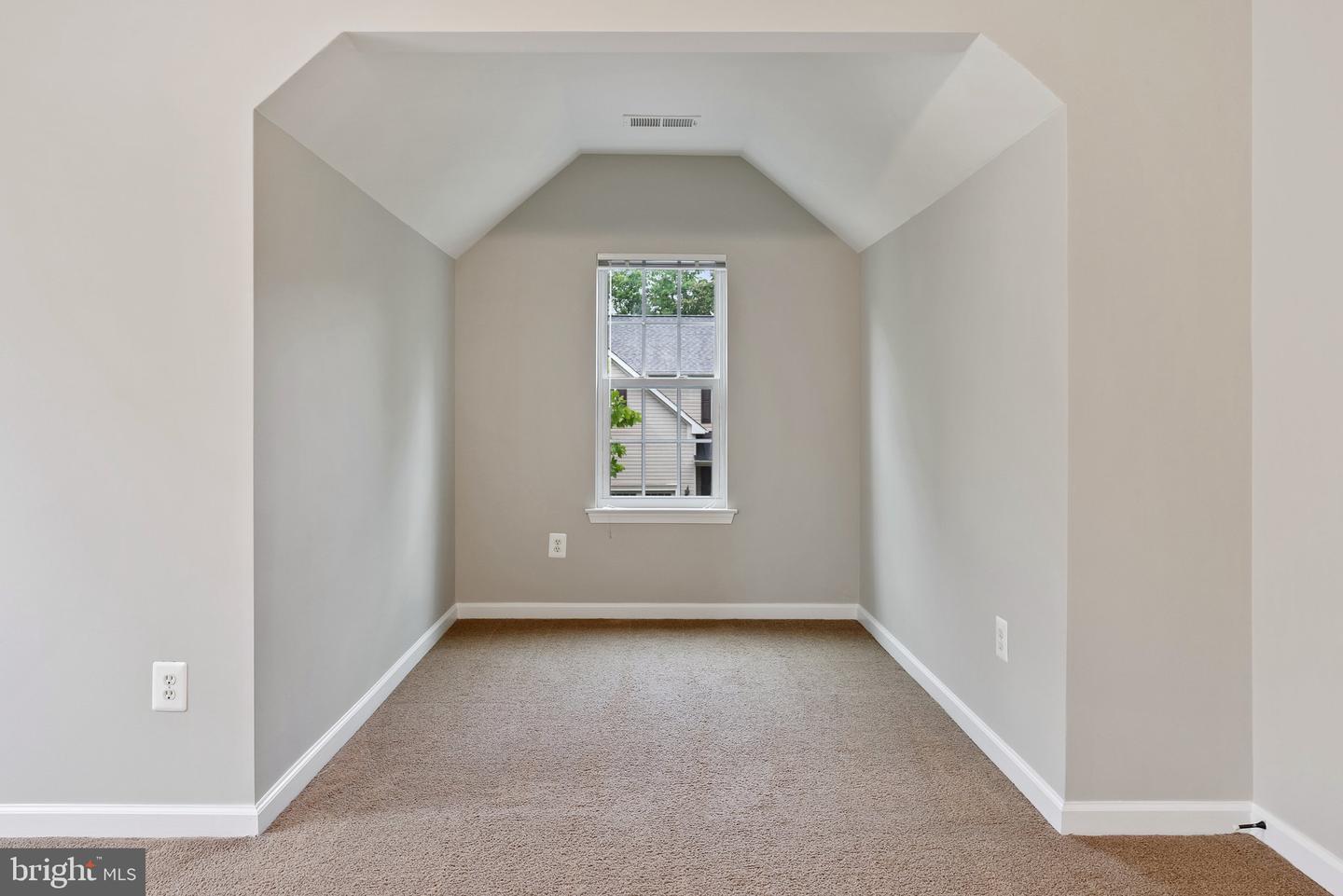 9 EISENTOWN DR, LOVETTSVILLE, Virginia 20180, 5 Bedrooms Bedrooms, ,3 BathroomsBathrooms,Residential,For sale,9 EISENTOWN DR,VALO2098350 MLS # VALO2098350