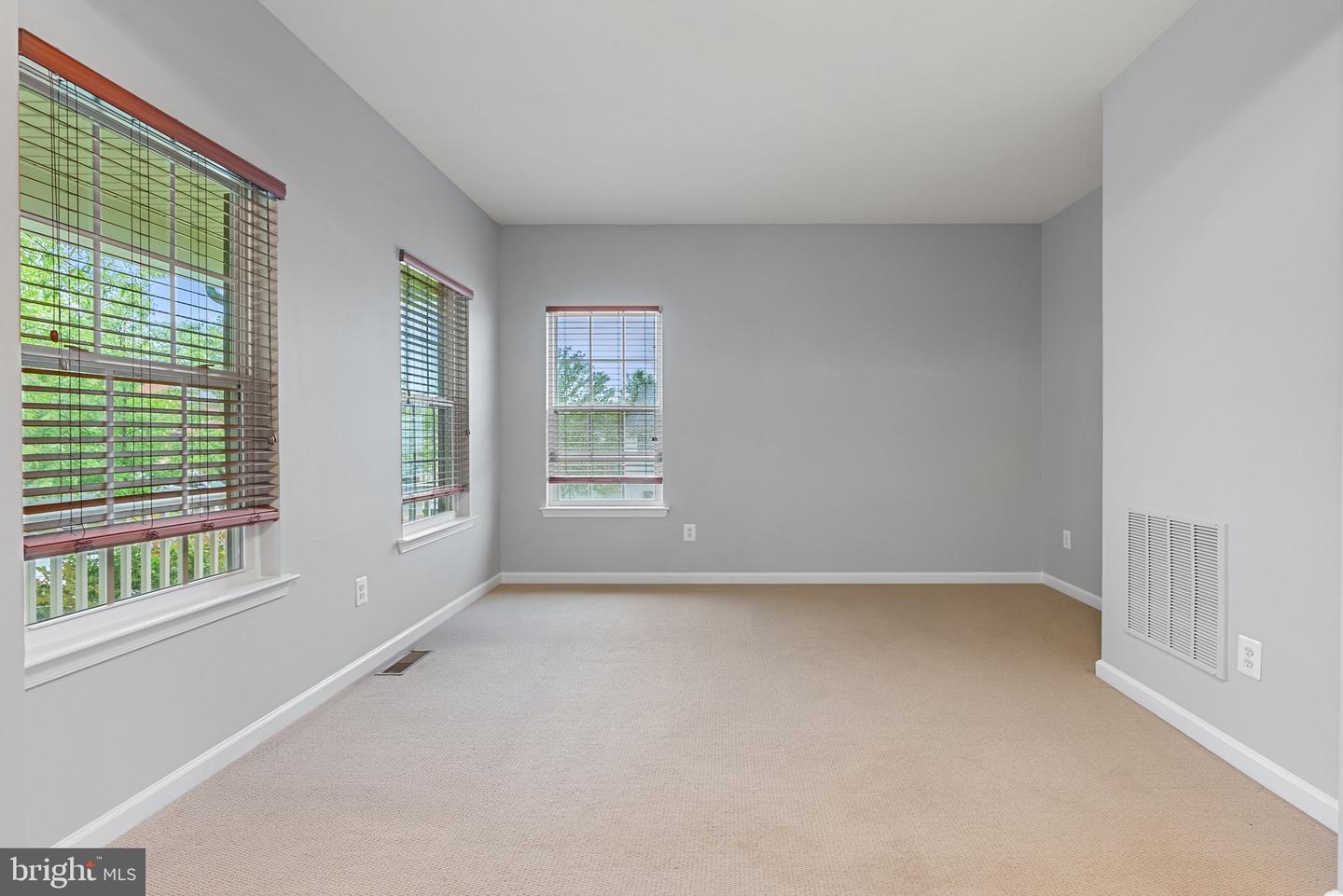 9 EISENTOWN DR, LOVETTSVILLE, Virginia 20180, 5 Bedrooms Bedrooms, ,3 BathroomsBathrooms,Residential,For sale,9 EISENTOWN DR,VALO2098350 MLS # VALO2098350