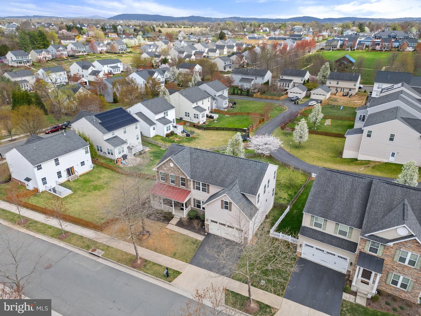 9 EISENTOWN DR, LOVETTSVILLE, Virginia 20180, 5 Bedrooms Bedrooms, ,3 BathroomsBathrooms,Residential,For sale,9 EISENTOWN DR,VALO2098350 MLS # VALO2098350
