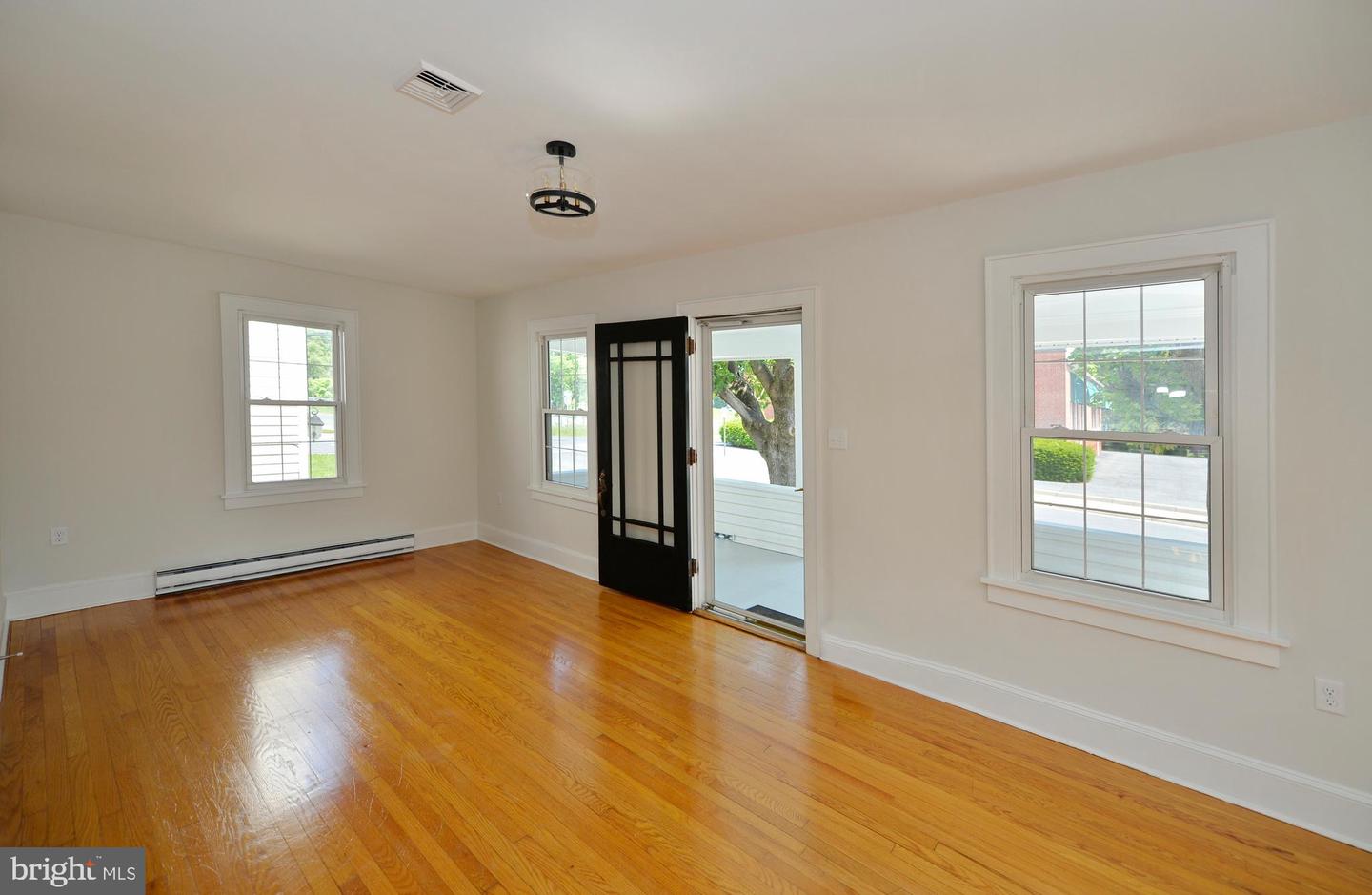 31 W WHITLOCK AVE, WINCHESTER, Virginia 22601, 3 Bedrooms Bedrooms, ,1 BathroomBathrooms,Residential,For sale,31 W WHITLOCK AVE,VAWI2007870 MLS # VAWI2007870