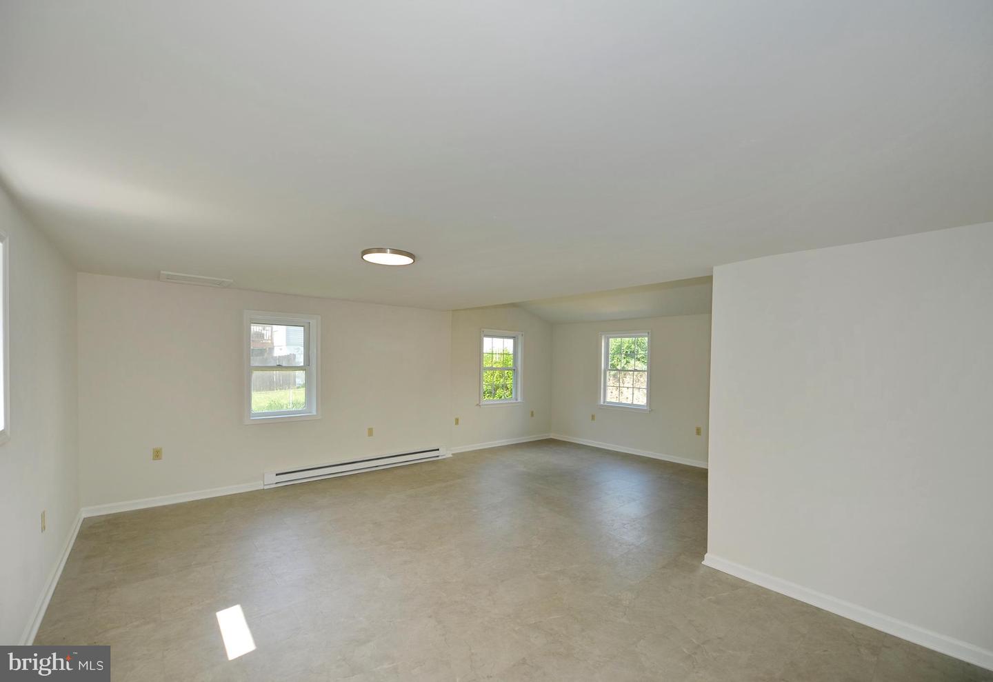 31 W WHITLOCK AVE, WINCHESTER, Virginia 22601, 3 Bedrooms Bedrooms, ,1 BathroomBathrooms,Residential,For sale,31 W WHITLOCK AVE,VAWI2007870 MLS # VAWI2007870