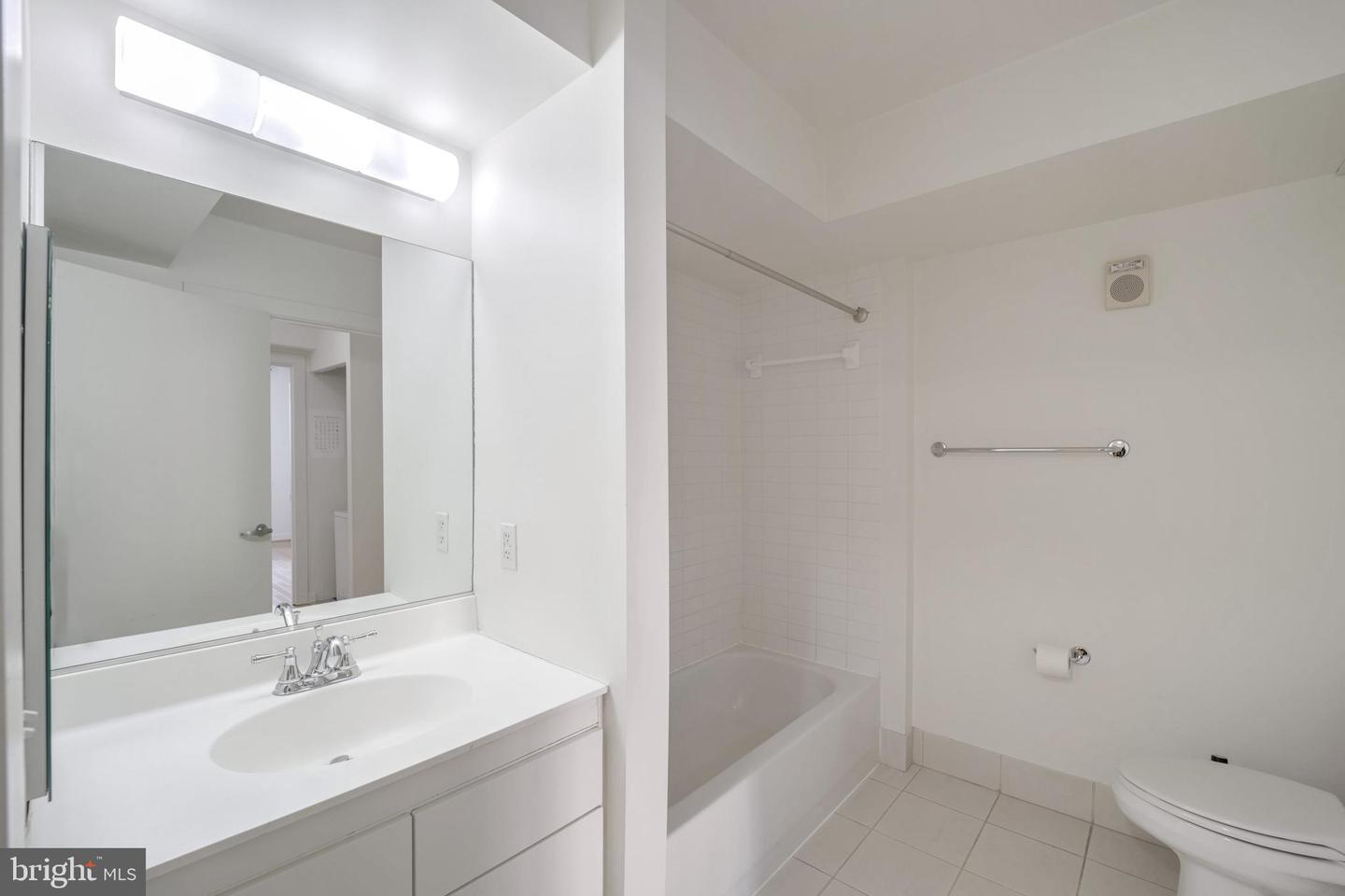 1000 NEW JERSEY AVE SE #315, WASHINGTON, District Of Columbia 20003, 1 Bedroom Bedrooms, ,1 BathroomBathrooms,Residential,For sale,1000 NEW JERSEY AVE SE #315,DCDC2203298 MLS # DCDC2203298