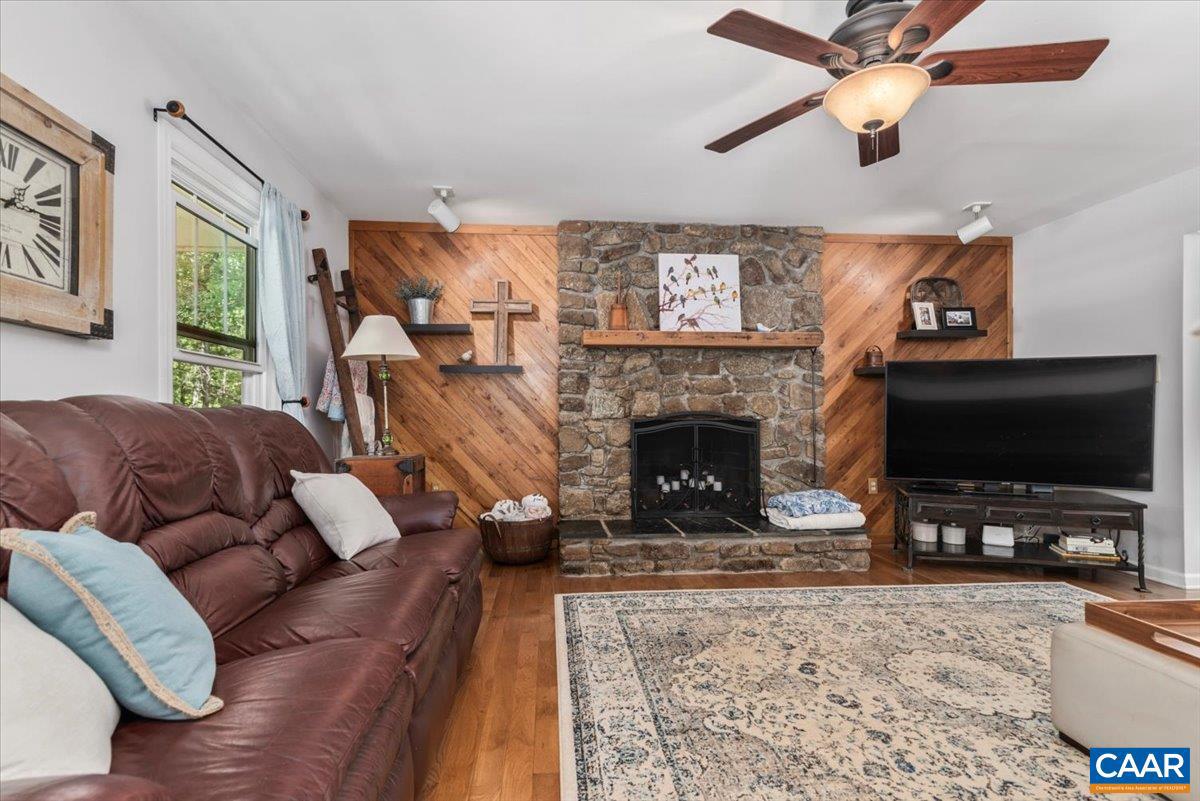 261 CARRINGTON LN, ROSELAND, Virginia 22967, 4 Bedrooms Bedrooms, ,3 BathroomsBathrooms,Residential,For sale,261 CARRINGTON LN,665151 MLS # 665151