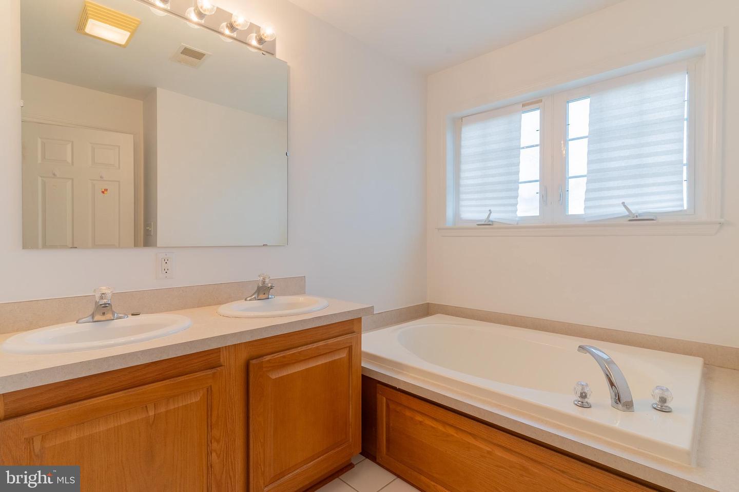 1986 RETTA GILLIAM CT SE, WASHINGTON, District Of Columbia 20020, 3 Bedrooms Bedrooms, ,3 BathroomsBathrooms,Residential,For sale,1986 RETTA GILLIAM CT SE,DCDC2185422 MLS # DCDC2185422