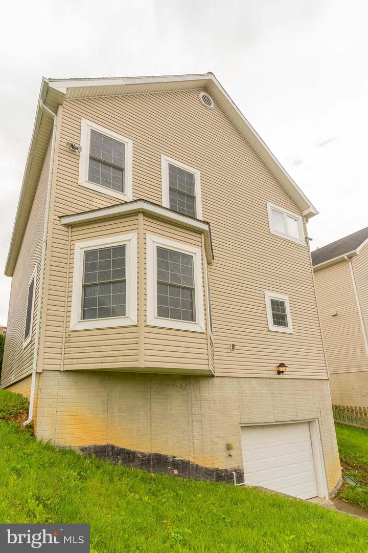 1986 RETTA GILLIAM CT SE, WASHINGTON, District Of Columbia 20020, 3 Bedrooms Bedrooms, ,3 BathroomsBathrooms,Residential,For sale,1986 RETTA GILLIAM CT SE,DCDC2185422 MLS # DCDC2185422