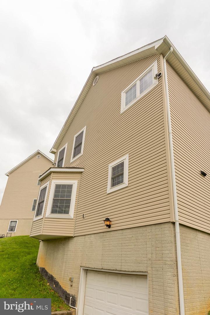 1986 RETTA GILLIAM CT SE, WASHINGTON, District Of Columbia 20020, 3 Bedrooms Bedrooms, ,3 BathroomsBathrooms,Residential,For sale,1986 RETTA GILLIAM CT SE,DCDC2185422 MLS # DCDC2185422