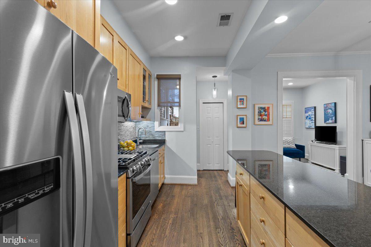 2652 WOODLEY PL NW, WASHINGTON, District Of Columbia 20008, 4 Bedrooms Bedrooms, ,3 BathroomsBathrooms,Residential,For sale,2652 WOODLEY PL NW,DCDC2187388 MLS # DCDC2187388