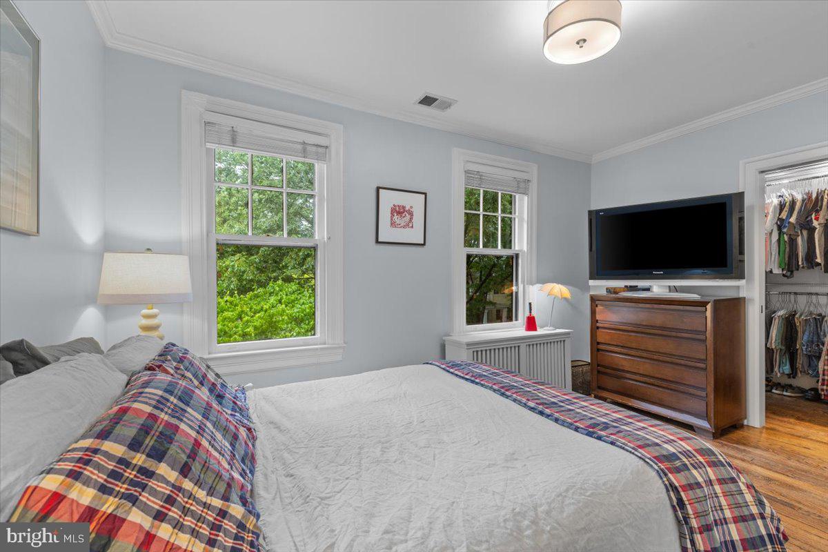 2652 WOODLEY PL NW, WASHINGTON, District Of Columbia 20008, 4 Bedrooms Bedrooms, ,3 BathroomsBathrooms,Residential,For sale,2652 WOODLEY PL NW,DCDC2187388 MLS # DCDC2187388