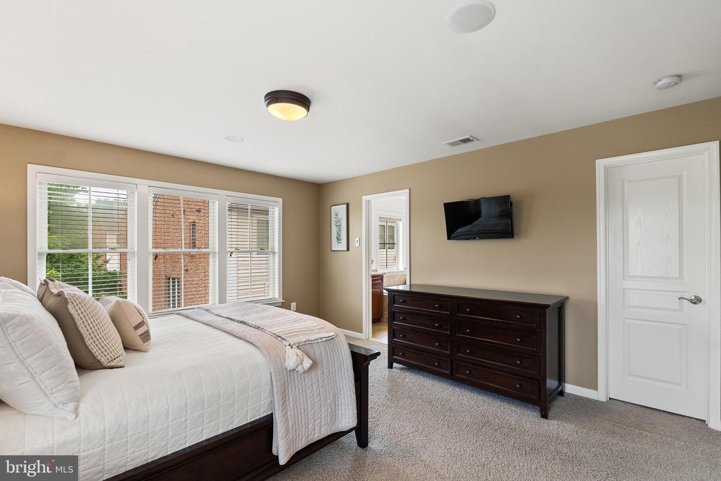 3357 KEMPER RD, ARLINGTON, Virginia 22206, 4 Bedrooms Bedrooms, ,3 BathroomsBathrooms,Residential,For sale,3357 KEMPER RD,VAAR2054942 MLS # VAAR2054942