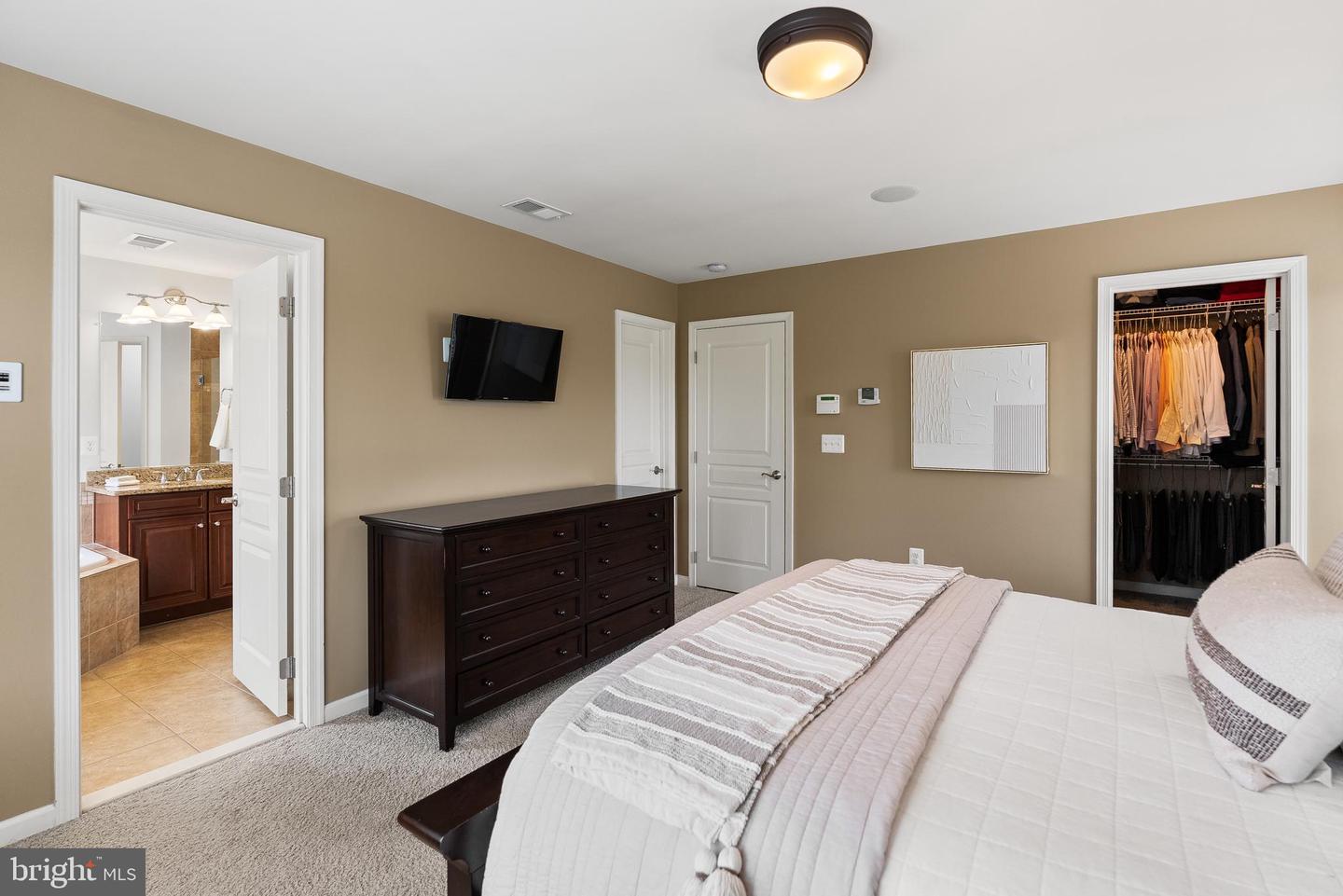 3357 KEMPER RD, ARLINGTON, Virginia 22206, 4 Bedrooms Bedrooms, ,3 BathroomsBathrooms,Residential,For sale,3357 KEMPER RD,VAAR2054942 MLS # VAAR2054942
